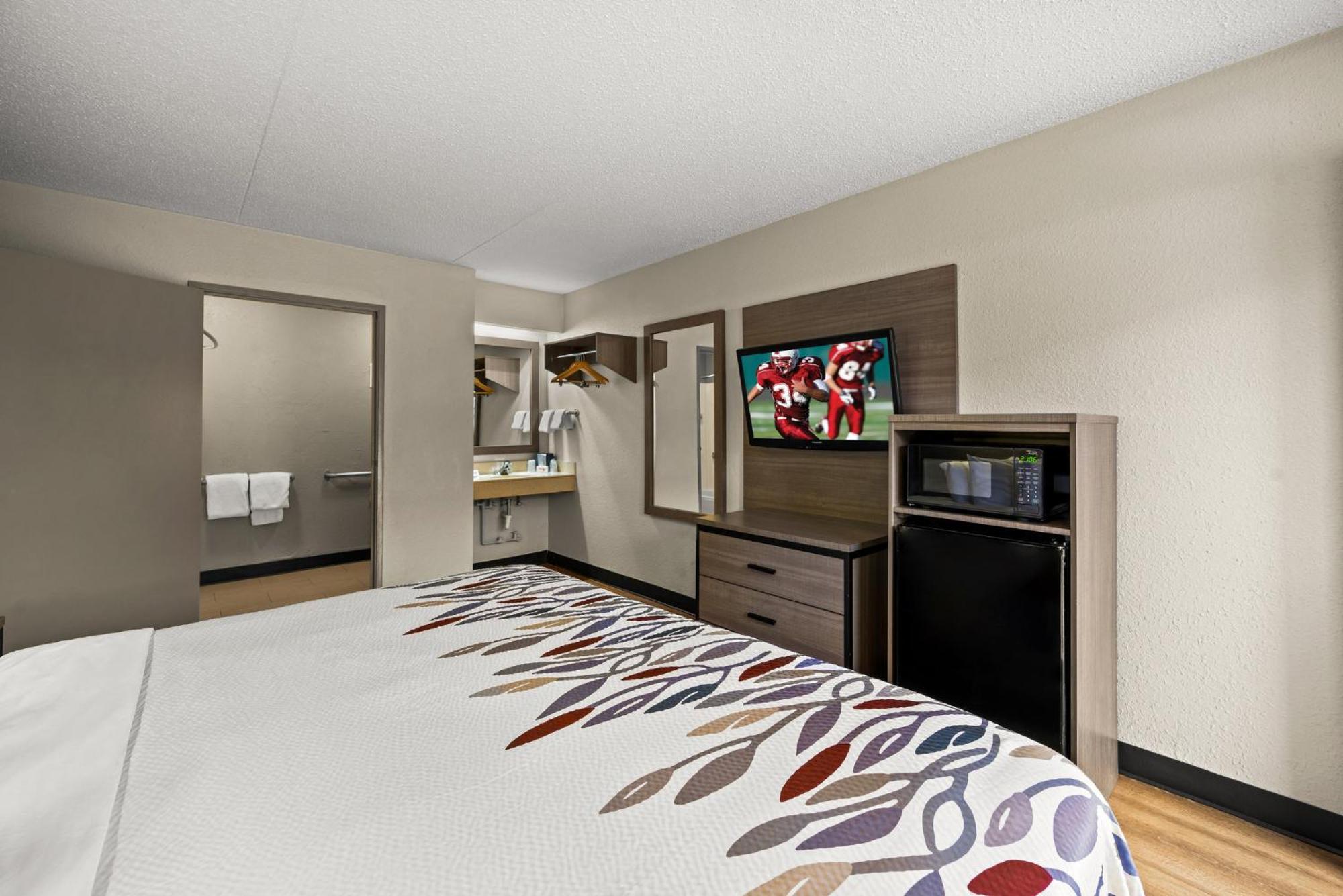 Red Roof Inn Detroit - Royal Oak/Madison Heights Bagian luar foto