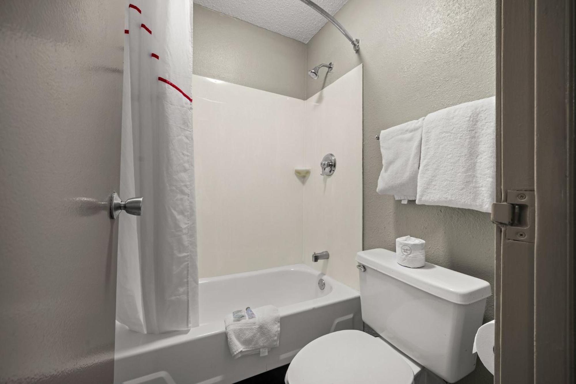 Red Roof Inn Detroit - Royal Oak/Madison Heights Bagian luar foto