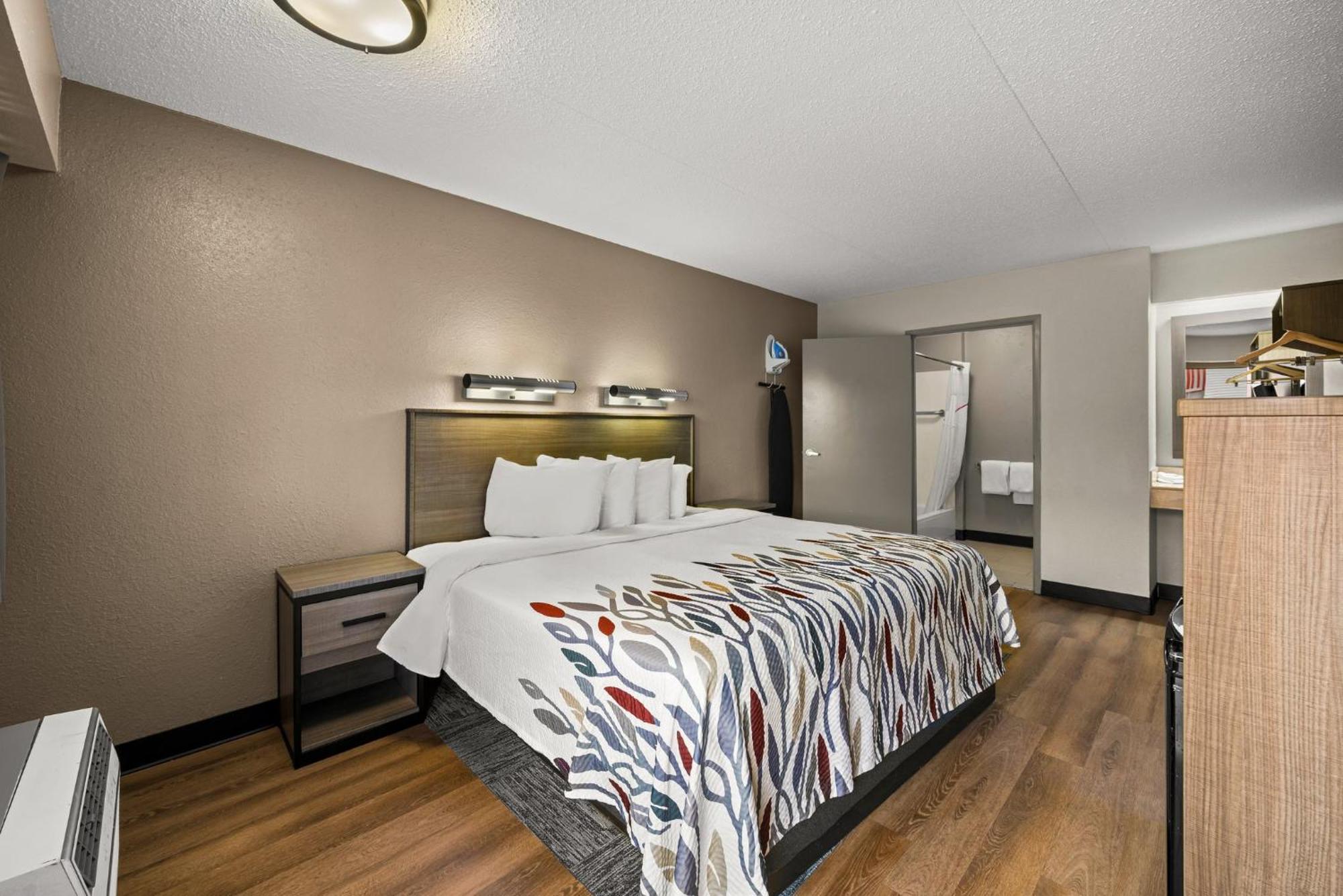 Red Roof Inn Detroit - Royal Oak/Madison Heights Bagian luar foto