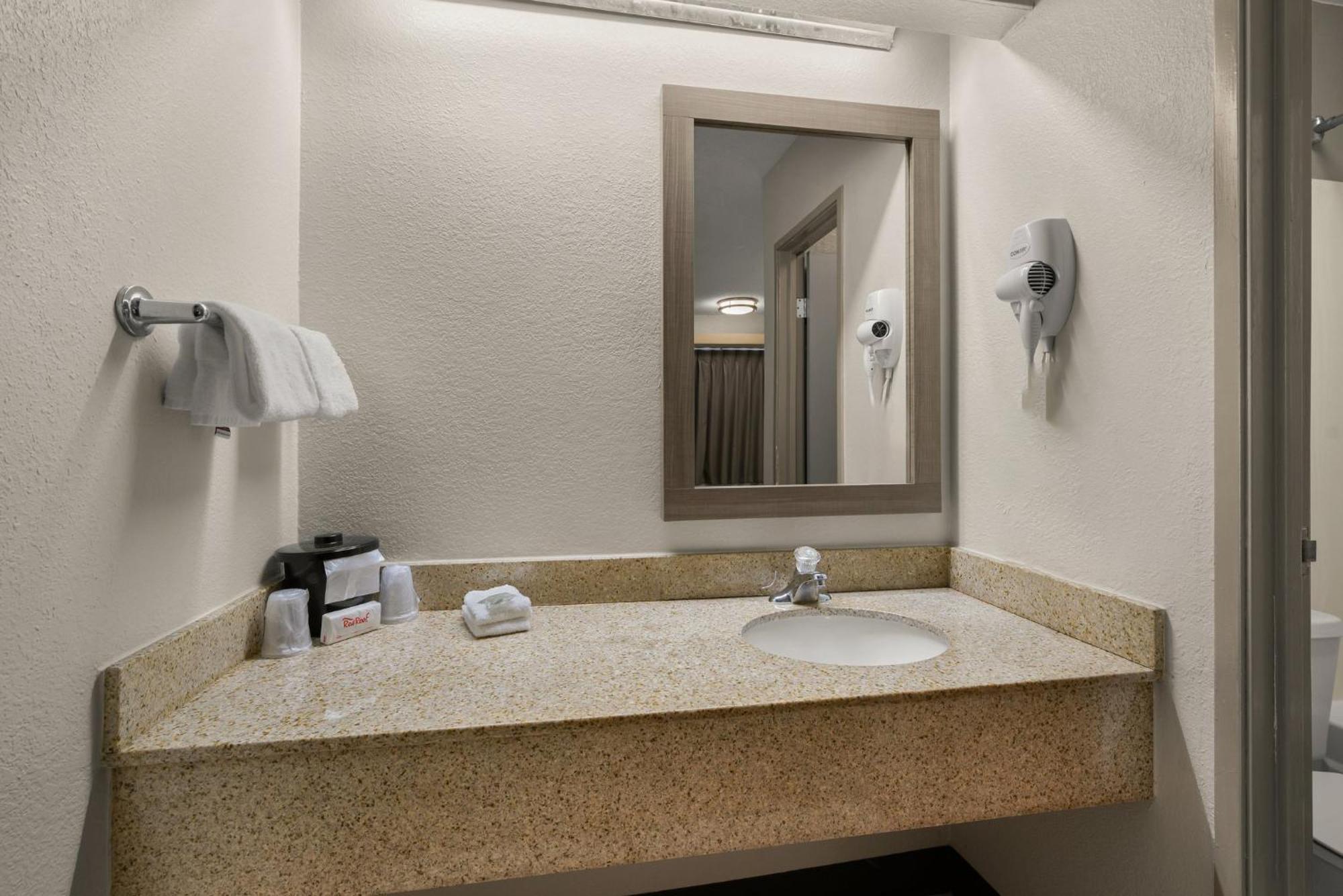 Red Roof Inn Detroit - Royal Oak/Madison Heights Bagian luar foto