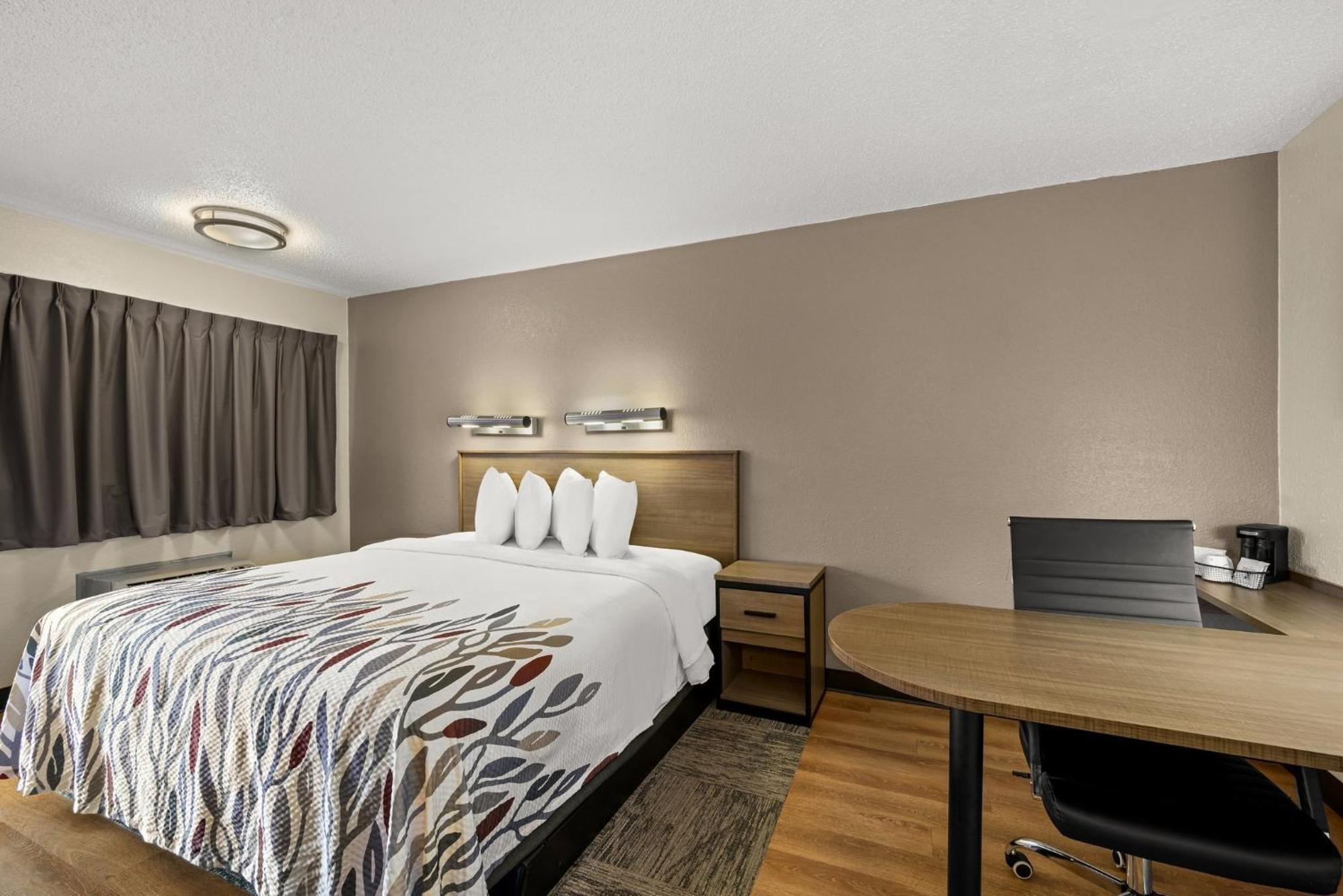 Red Roof Inn Detroit - Royal Oak/Madison Heights Bagian luar foto