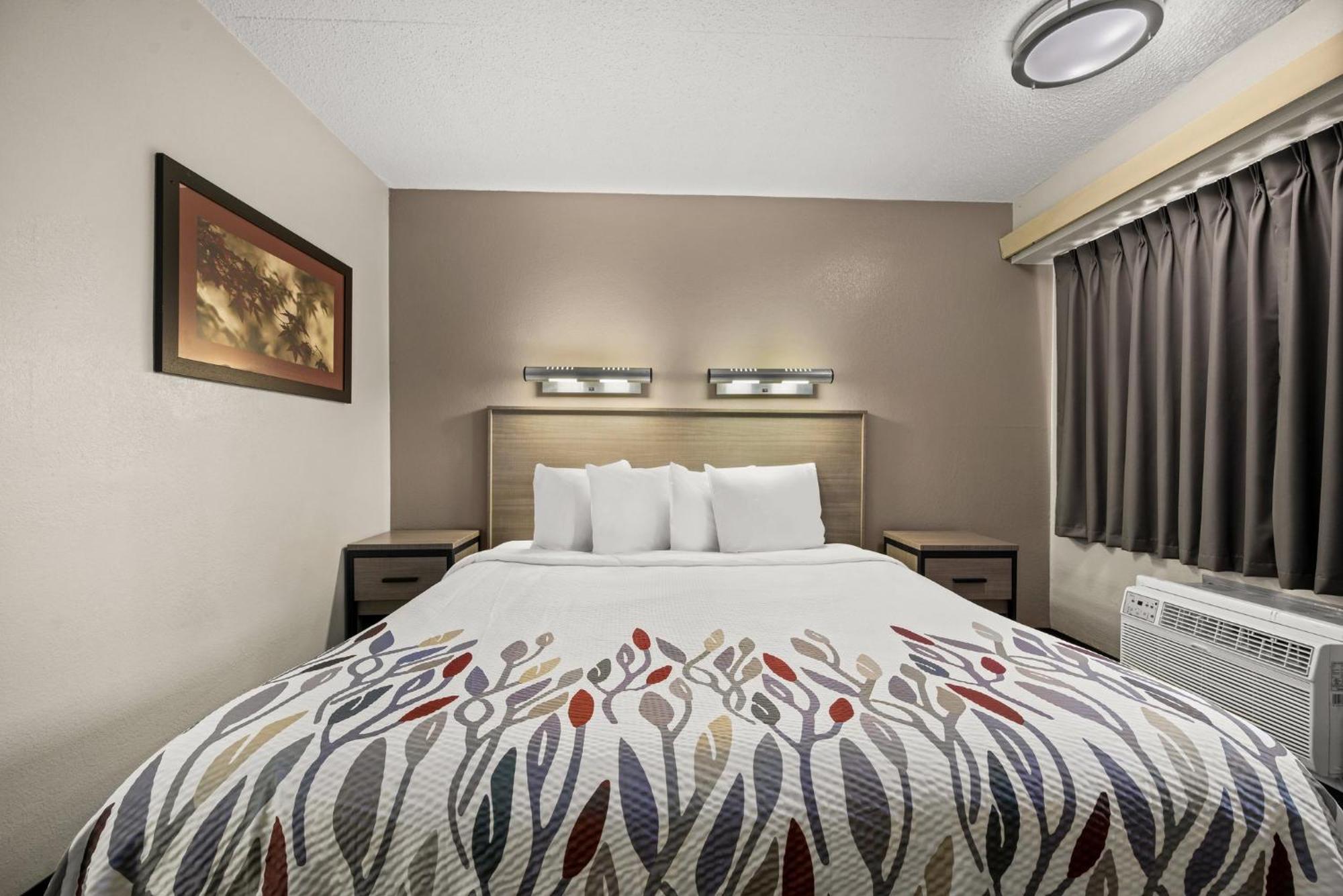 Red Roof Inn Detroit - Royal Oak/Madison Heights Bagian luar foto