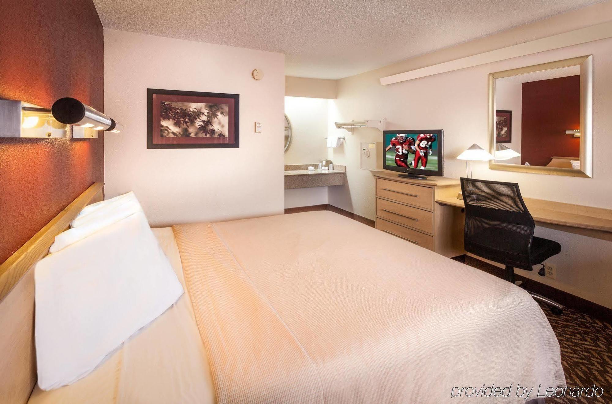 Red Roof Inn Detroit - Royal Oak/Madison Heights Bagian luar foto